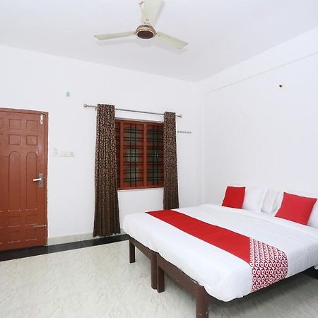 Oyo Flagship Kaveri Tourist Home Guruvāyūr Kültér fotó