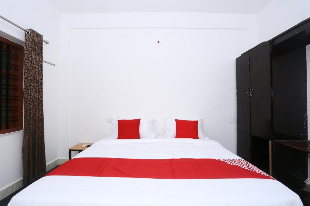 Oyo Flagship Kaveri Tourist Home Guruvāyūr Kültér fotó