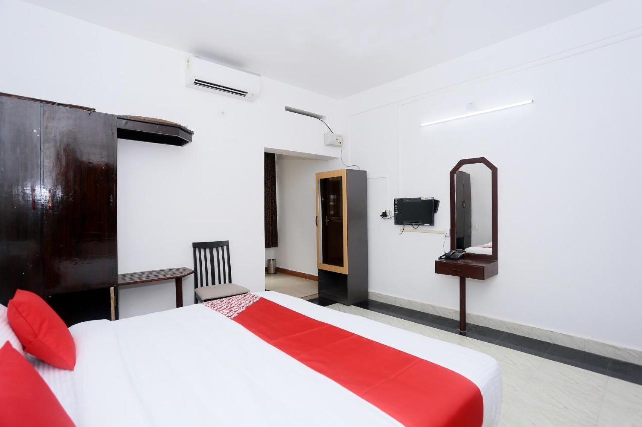 Oyo Flagship Kaveri Tourist Home Guruvāyūr Kültér fotó