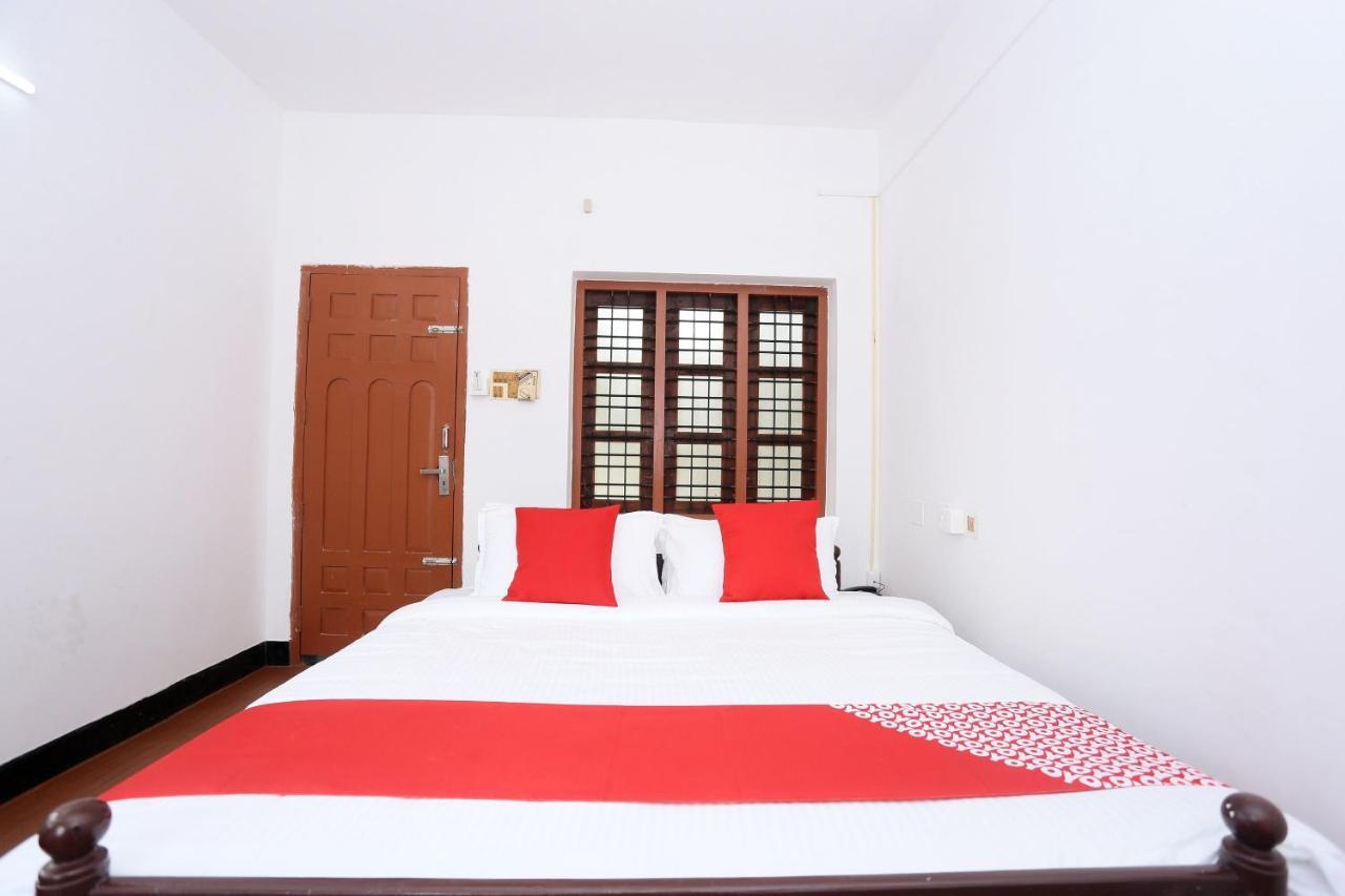 Oyo Flagship Kaveri Tourist Home Guruvāyūr Kültér fotó