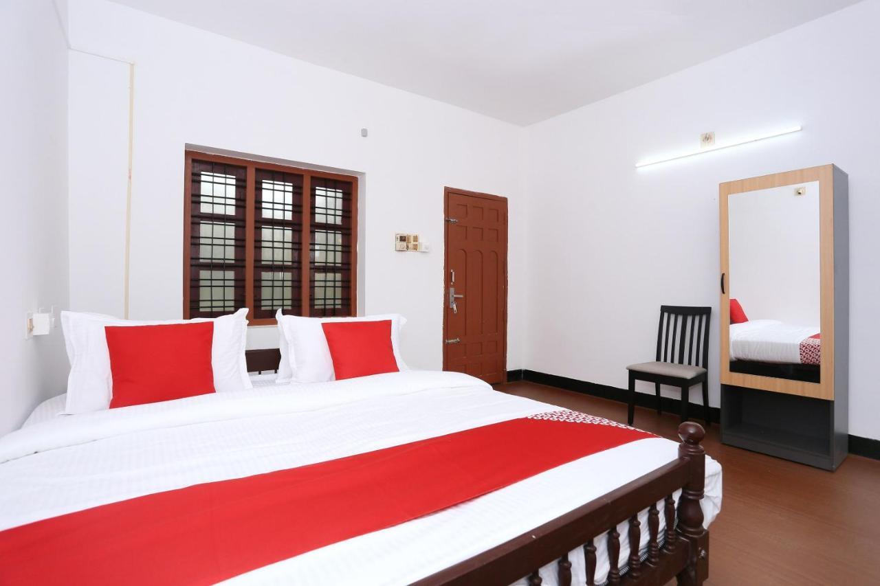 Oyo Flagship Kaveri Tourist Home Guruvāyūr Kültér fotó