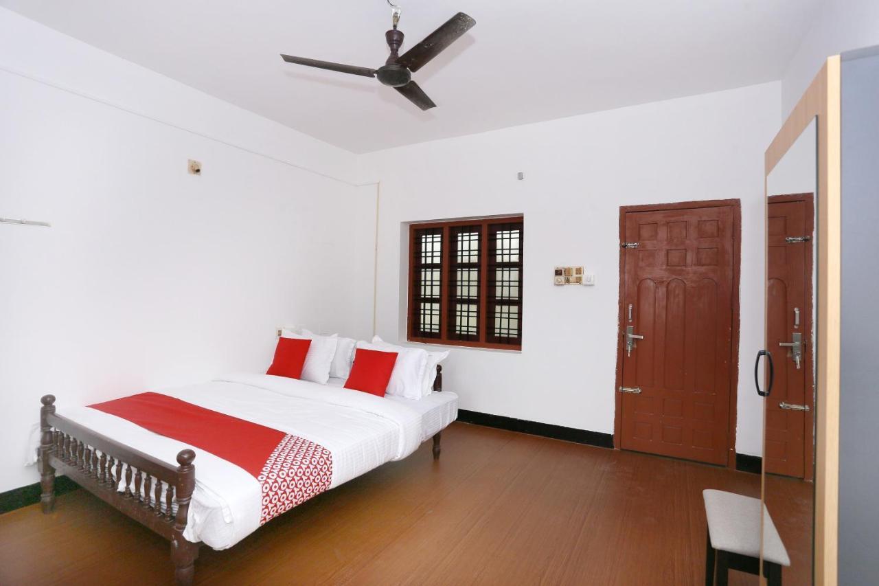 Oyo Flagship Kaveri Tourist Home Guruvāyūr Kültér fotó