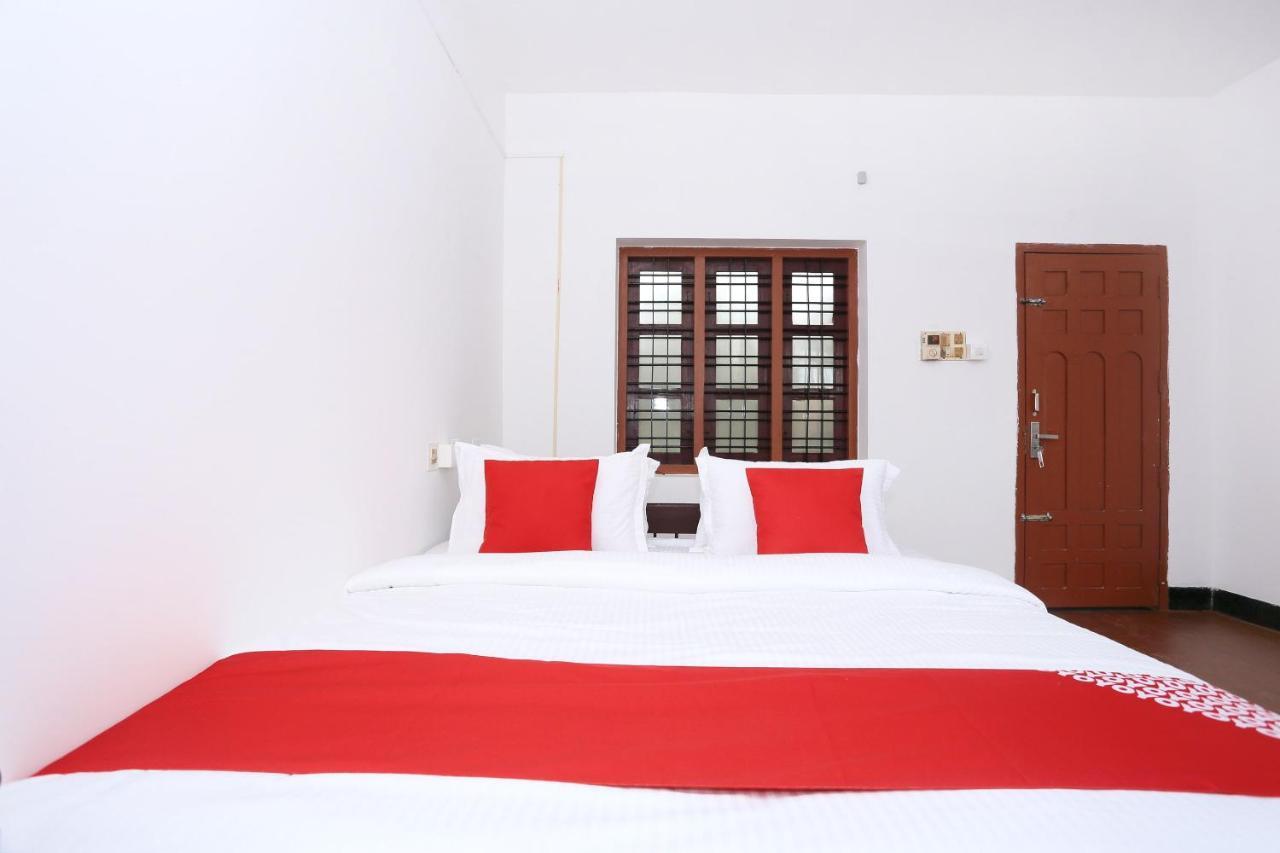 Oyo Flagship Kaveri Tourist Home Guruvāyūr Kültér fotó