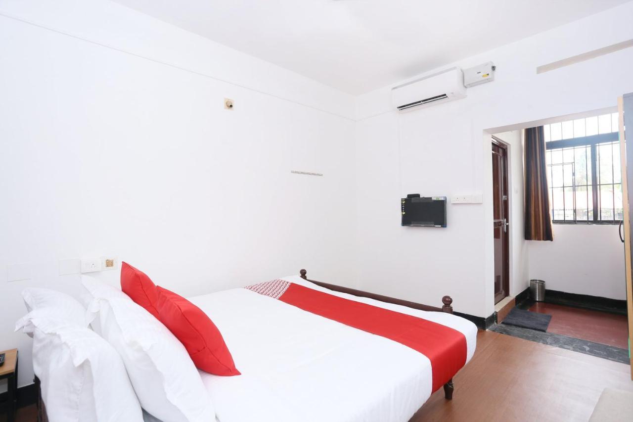 Oyo Flagship Kaveri Tourist Home Guruvāyūr Kültér fotó