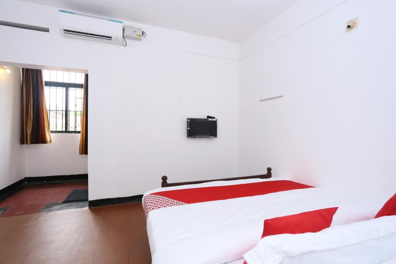 Oyo Flagship Kaveri Tourist Home Guruvāyūr Kültér fotó