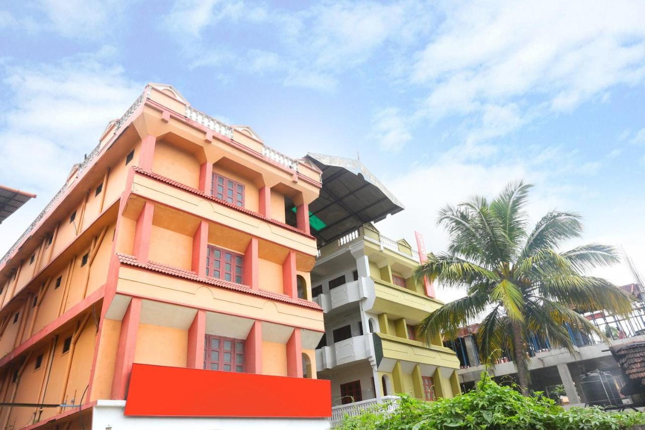 Oyo Flagship Kaveri Tourist Home Guruvāyūr Kültér fotó