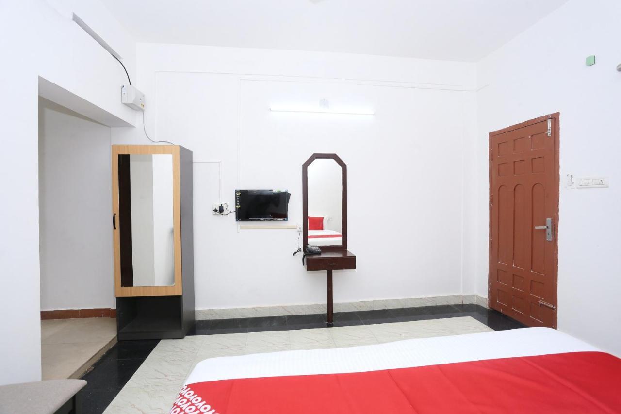 Oyo Flagship Kaveri Tourist Home Guruvāyūr Kültér fotó