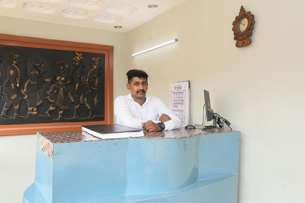Oyo Flagship Kaveri Tourist Home Guruvāyūr Kültér fotó