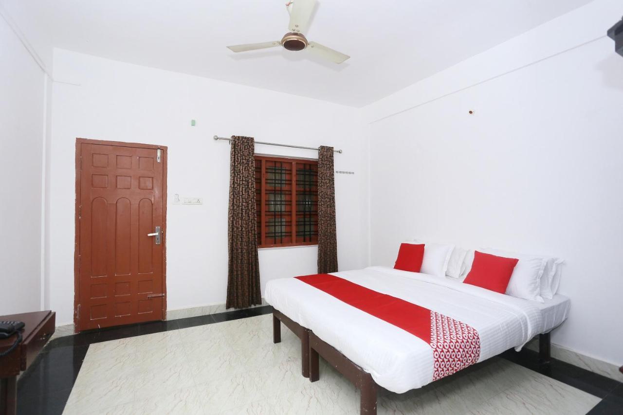Oyo Flagship Kaveri Tourist Home Guruvāyūr Kültér fotó